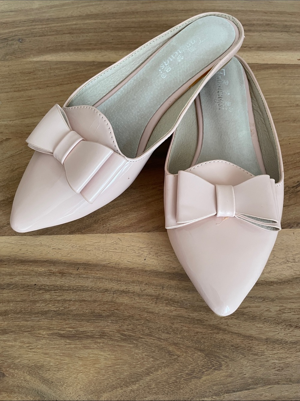 7.    Ultra Feminine  Pointed Toe Bow Flat - Blush Pink Women’s Slip-On. NWOT